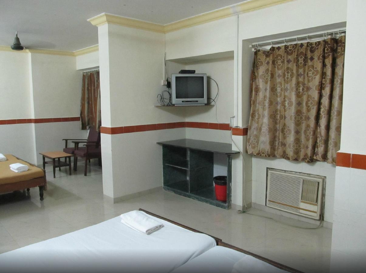 Diamond Hotel Daman Exterior photo