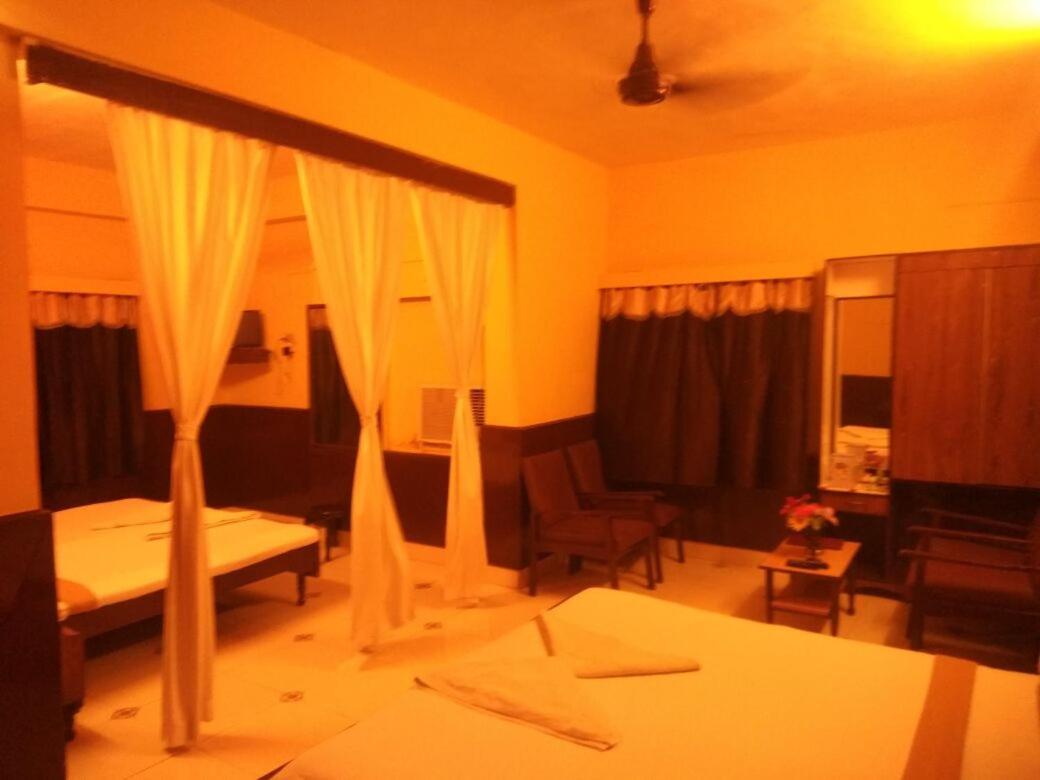 Diamond Hotel Daman Exterior photo